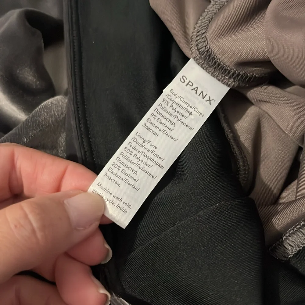 Spanx Gray Velvet Leggings Size Large NWT - Picture 7 of 10